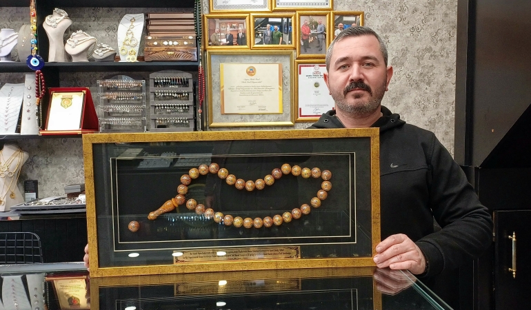 Sakarya’da bir ilk: Dünyada eşi benzeri olmayan dev tesbih üretildi