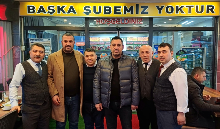 Hakkı Usta’nın Adana Sofrası’na özel ziyaret; eski dostlar 20. yılı birlikte kutladı