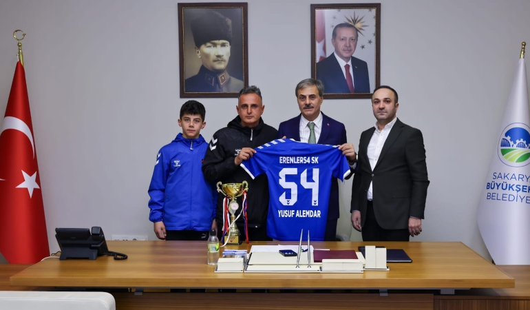 Sakarya U14 Ligi şampiyonu Erenler 54 SK’dan Başkan Alemdar’a ziyaret