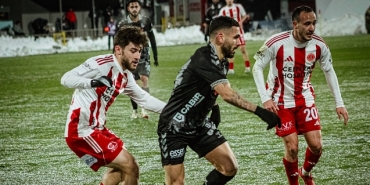 sakaryaspor-kara-takildi_0ff7c