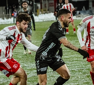 sakaryaspor-kara-takildi_0ff7c