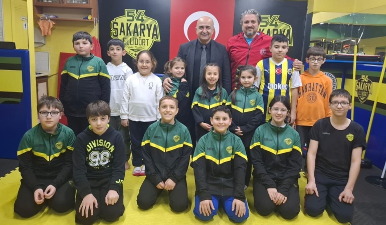 KARATE FEDERASYON BAŞKANINDAN ÖZEL ZİYARET  KARATE FEDERSAYON BAŞKANI SAKARYA ELLİDÖRT SPOR KULÜBÜNDE  FEDERASYON BAŞKANINDAN MUSTAFA SOLMAZ’A ZİYARET