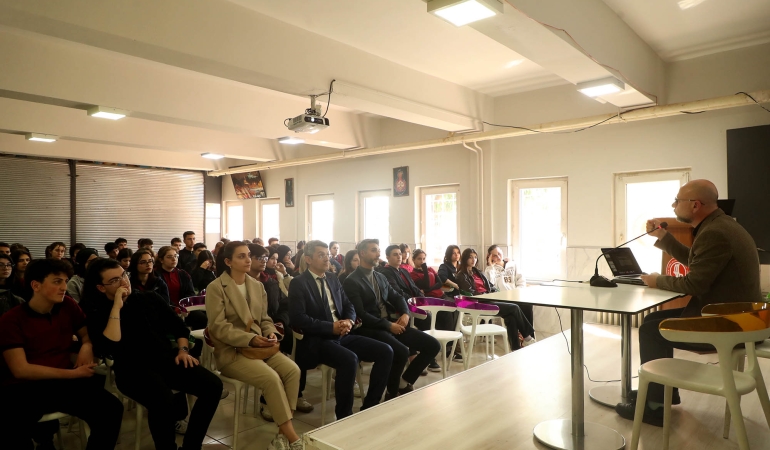 Milletin ruhunu mısralara döken büyük vatan evladı: Mehmet Akif Ersoy’un hayatından ders niteliğinde kesitler