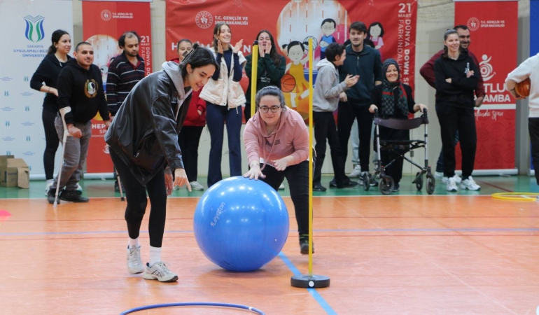 Özel çocukların özel günü doyasıya eğlenceyle geçti