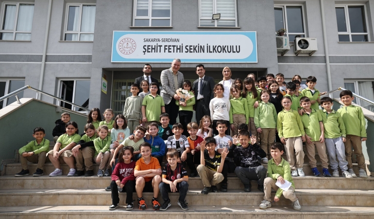 Başkan Çelik’ten Öğrencilere Anlamlı Hediye