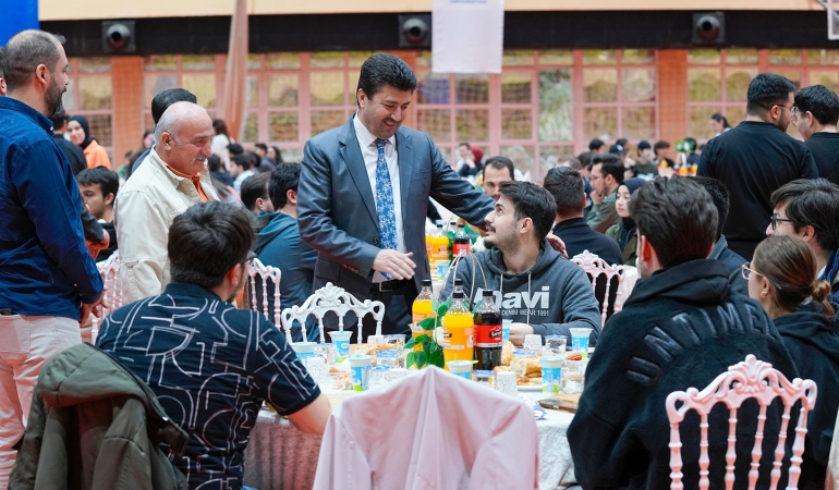 SUBÜ’nün 500 öğrencisi iftarda buluştu