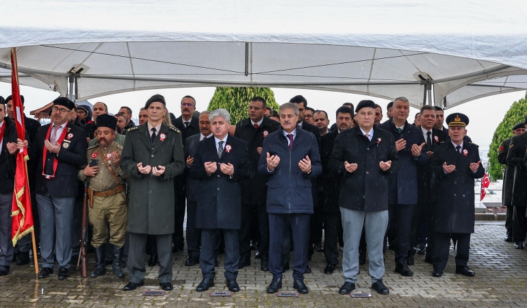 Yusuf Alemdar 18 Mart sabahı aziz şehitlerin kabri başındaydı