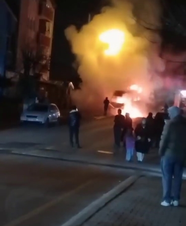 ARIZALANAN MİNİBÜS ALEV TOPUNA DÖNDÜ