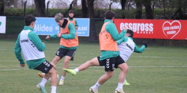 SAKARYASPOR, İSTANBULSPOR MESAİSİNE BAŞLADI