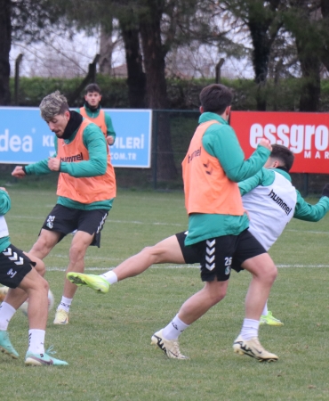 SAKARYASPOR, İSTANBULSPOR MESAİSİNE BAŞLADI
