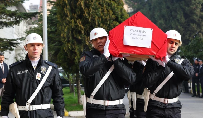 Görevi esnasında kalp krizi geçiren polis memuru törenle memleketine uğurlandı