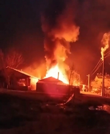 KOMŞU KATİLİ 16 YAŞINDAKİ ÇOCUK İLE BABASININ YAŞADIĞI EVDE ŞÜPHELİ YANGIN TUTUKLANARAK CEZAEVİNE GÖNDERİLMİŞLERDİ, 3 GÜN SONRA EVLERİ YANDI: POLİS KUNDAKLAMA ŞÜPHESİ ÜZERİNDE DURUYOR