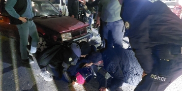 EVRAKLARI EKSİK OLAN OTOMOBİL KURAL İHLALİ YAPTI, MOTOSİKLETLE ÇARPIŞTI