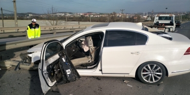 SAKARYA'DA BARİYER OTOMOBİLİN İÇİNE GİRDİ
