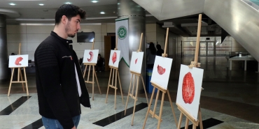 ORGANLARI SANAT ESERİNE DÖNÜŞTÜRÜYOR CANLI DOKULARDAN OLUŞTURDUĞU FOTOĞRAF SERGİSİNİ TIP BAYRAMI'NDA SAKARYA'DA AÇTI