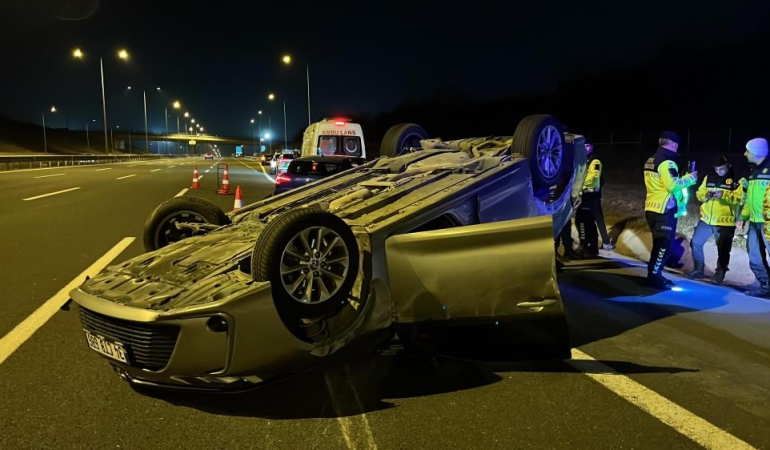 Önündeki otomobile arkadan çarpan araç takla attı: 2’si çocuk 5 yaralı
