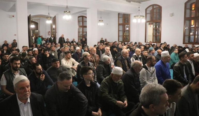 Sakarya’da Kadir Gecesi’nde vatandaşlar camilere akın etti