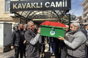 EN ACI BAYRAM: OĞLUNA SON GÖREVİNİ YAPAN BABA YÜREKLERİ SIZLATTI SAPANCA GÖLÜ'NDE CANSIZ BEDENİ BULUNAN 15 YAŞINDAKİ KANOCU DEFNEDİLDİ