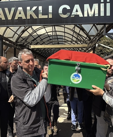 EN ACI BAYRAM: OĞLUNA SON GÖREVİNİ YAPAN BABA YÜREKLERİ SIZLATTI SAPANCA GÖLÜ'NDE CANSIZ BEDENİ BULUNAN 15 YAŞINDAKİ KANOCU DEFNEDİLDİ