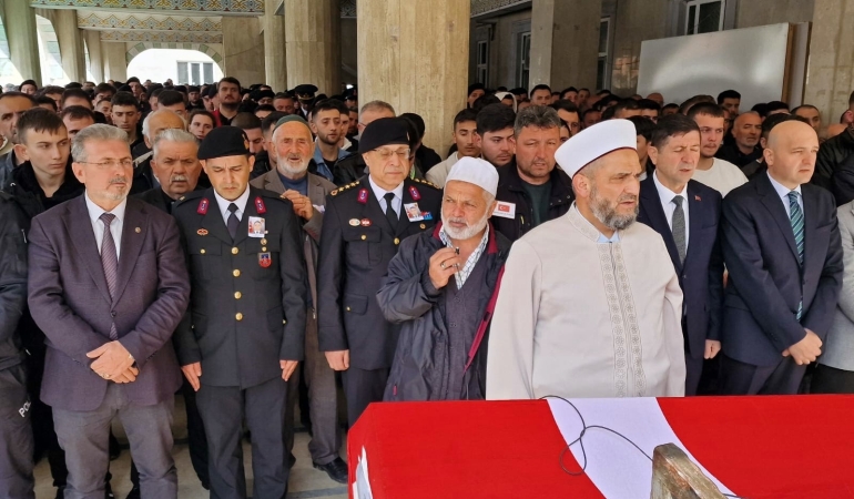 Bayram tatili için geldiği memleketinde kazada hayatını kaybeden uzman onbaşı son yolculuğuna uğurlandı