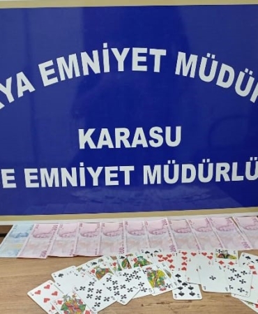 SAKARYA'DA İKİ KAHVEHANEYE KUMAR BASKINI: 9 KİŞİ HAKKINDA ADLİ VE İDARİ İŞLEM BAŞLATILDI