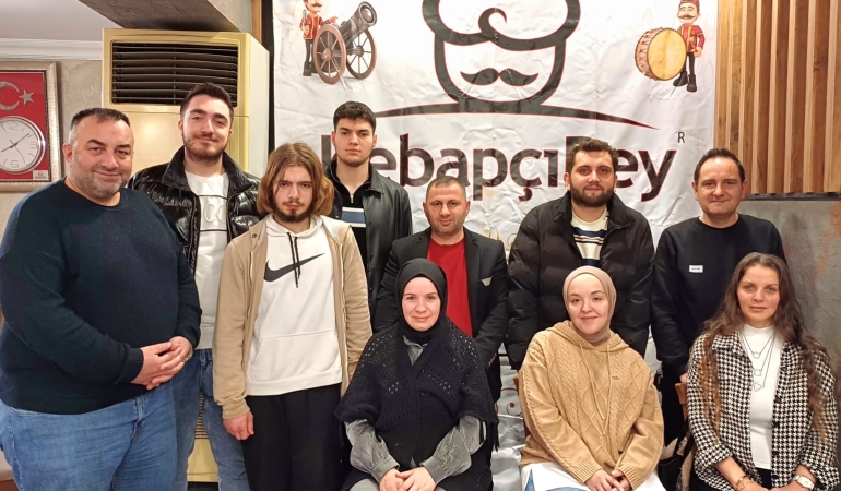 Levent Candan, iftar programlarının ikinci buluşmasını Serdivan Kebapçıbey’de gerçekleştirdi