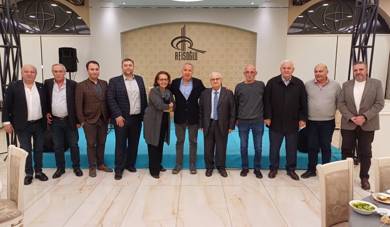 Paksan ailesi geleneksel iftar sofrasında buluştu