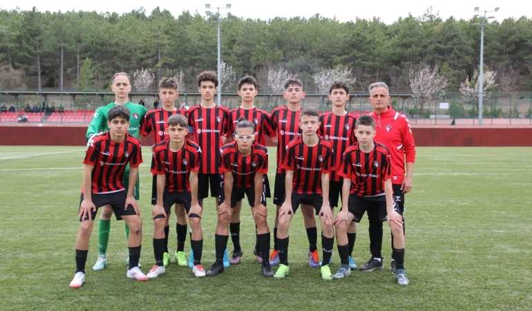 Erenler 54 Spor Kulübü U14 takımı Türkiye şampiyonasında son 26’ya kaldı; hedef artık Türkiye şampiyonluğu