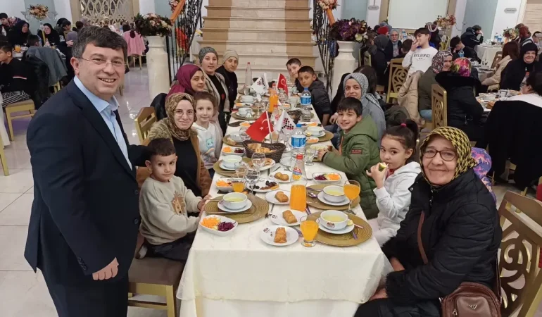 YÖÇEYDER, geleneksel iftar programında hayırseverleri ve yetim aileleri bir araya getirdi