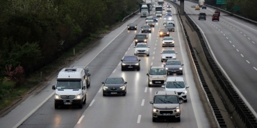 TATİLİN BİTMESİNİ BEKLEMEYENLER BAYRAMIN SON GÜNÜ YOLLARA ÇIKTI ANADOLU OTOYOLU'NUN SAKARYA GEÇİŞİNDE AKICI TRAFİK YOĞUNLUĞU OLUŞTU