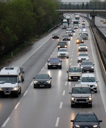 TATİLİN BİTMESİNİ BEKLEMEYENLER BAYRAMIN SON GÜNÜ YOLLARA ÇIKTI ANADOLU OTOYOLU'NUN SAKARYA GEÇİŞİNDE AKICI TRAFİK YOĞUNLUĞU OLUŞTU