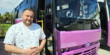 İÇERİSİNDE ALTIN VE ZİYNET EŞYA DOLU OLAN ÇANTAYI OTOBÜSTE UNUTTU OTOBÜS ŞOFÖRÜNDEN YOLCULARA UYARI: "BU TARZ YÜKLÜ MİKTARDA ALTIN VE PARALARLA TOPLU TAŞIMALARDA DAHA DİKKATLİ OLUNMALI"
