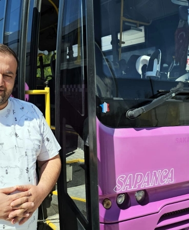 İÇERİSİNDE ALTIN VE ZİYNET EŞYA DOLU OLAN ÇANTAYI OTOBÜSTE UNUTTU OTOBÜS ŞOFÖRÜNDEN YOLCULARA UYARI: "BU TARZ YÜKLÜ MİKTARDA ALTIN VE PARALARLA TOPLU TAŞIMALARDA DAHA DİKKATLİ OLUNMALI"
