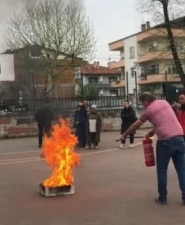İTFAİYEDEN 4 GÜNDE 750 KİŞİYE YANGIN TAHLİYE TATBİKATI