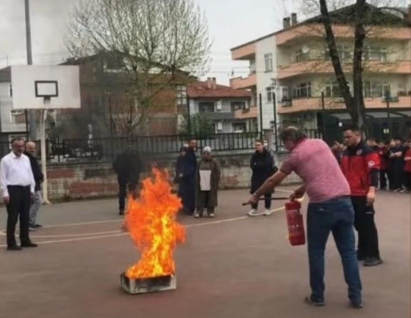 İtfaiyeden 4 günde 750 kişiye yangın tahliye tatbikatı