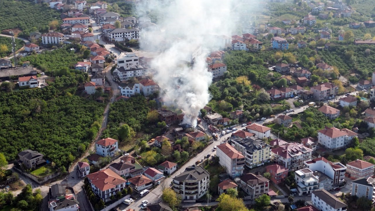 ALEVLERE TESLİM OLAN TEK KATLI EV KULLANILMAZ HALE GELDİ