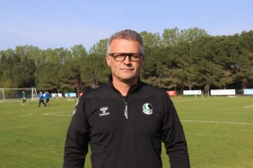SAKARYASPOR, İRFAN BUZ İLE İLK İDMANINA ÇIKTI TEKNİK DİREKTÖR BUZ: "HER ŞEY İÇİN ELİNİ VEYA GÖVDENİZİ TAŞIN ALTINA SOKMAYA DEĞER"