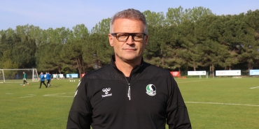 SAKARYASPOR, İRFAN BUZ İLE İLK İDMANINA ÇIKTI TEKNİK DİREKTÖR BUZ: "HER ŞEY İÇİN ELİNİ VEYA GÖVDENİZİ TAŞIN ALTINA SOKMAYA DEĞER"