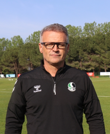 SAKARYASPOR, İRFAN BUZ İLE İLK İDMANINA ÇIKTI TEKNİK DİREKTÖR BUZ: "HER ŞEY İÇİN ELİNİ VEYA GÖVDENİZİ TAŞIN ALTINA SOKMAYA DEĞER"