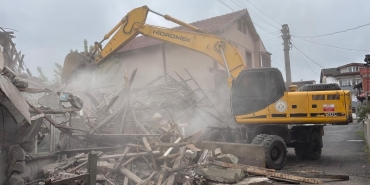 ERENLER’DE METRUK BİNALAR YIKILIYOR (3)