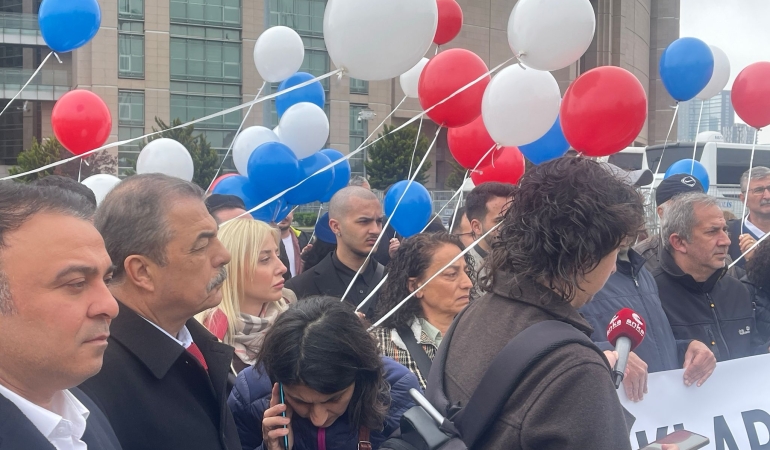 TUTUKLU ÖĞRENCİLER İLE DAYANIŞMAK İÇİN ÇAĞLAYAN ADLİYESİ’NDEYDİK