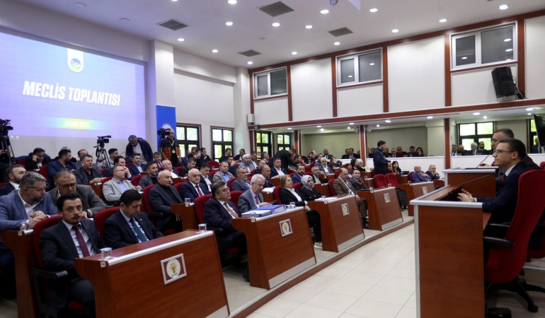 Büyükşehir Meclisi’nde ‘hizmette tarihi adımlar’ vurgusu:  “Yusuf Alemdar 1 yılda Sakarya’nın geleceğine yön verecek adımlar attı”