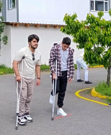 Engelli bireylerin yaşadığı zorluklara dikkat çektiler