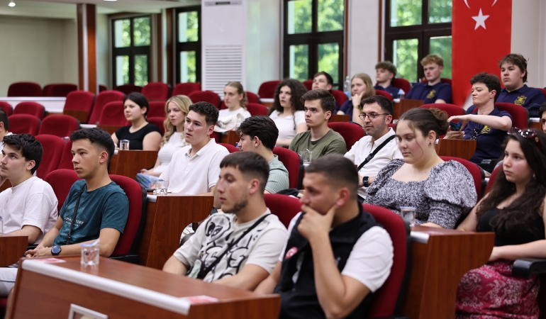 Büyükşehir’in ‘dirençli şehir’ hedefi farklı renklerden gencin ilgi odağı oldu