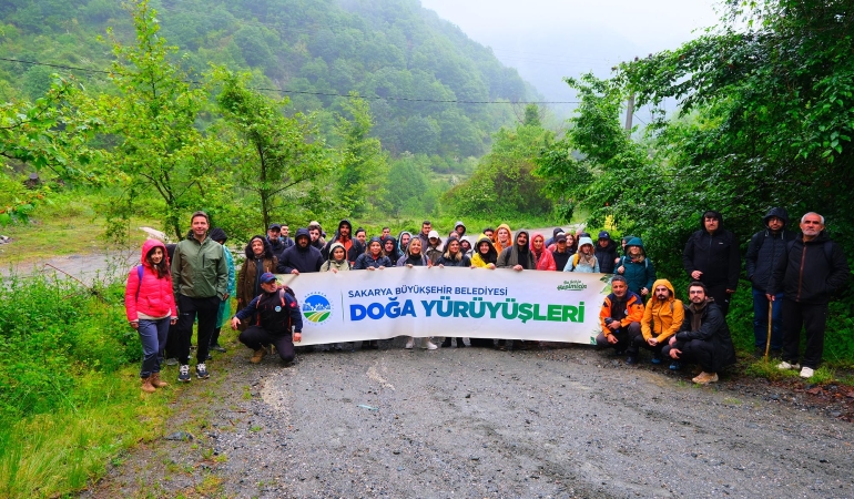 Hafif yağmur eşliğinde cennet tabiatı keşfettiler: Zorlu parkur Kılıçkaya Zirvesi…