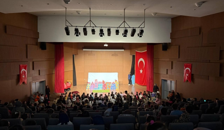 Karasu SGM’de çocuklar şenlikte gönüllerince eğlendi