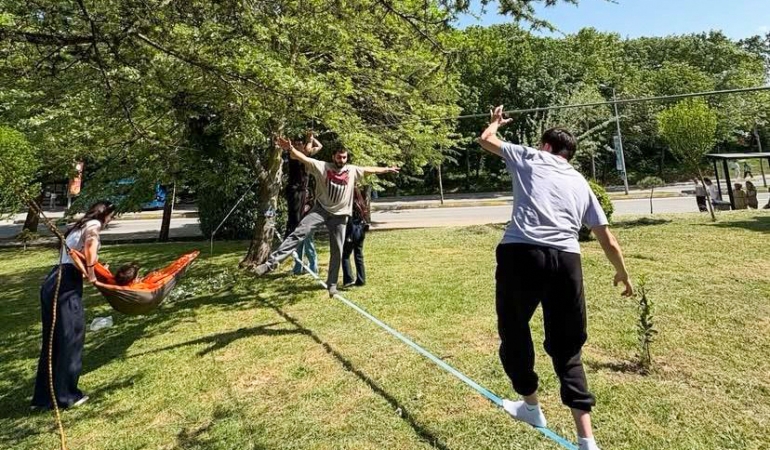 Slackline etkinliği ile dengeyi buldular