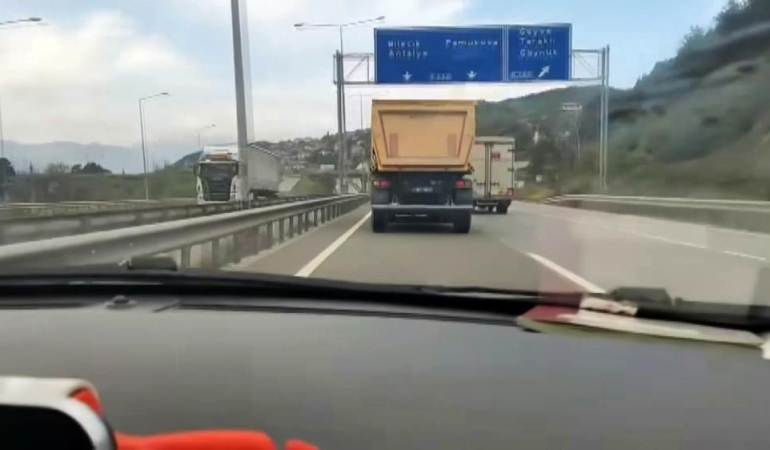 D-650’de otomobiller kamyona yetişemedi