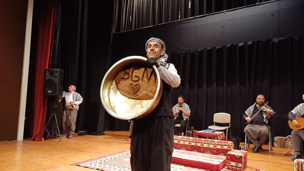 Sakarya Büyükşehir Belediyesi’nden kültür dolu gece; Sakarya Gaziantepliler Derneği’nin katkılarıyla Anadolu Kültür Buluşması’nda sıra gecesi coşkusu yaşandı