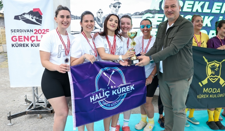 SERDİVAN’DA KÜREK SPORUNA GENÇLİK DAMGASI: 2025 GENÇLİK KÜREK KUPASI TAMAMLANDI